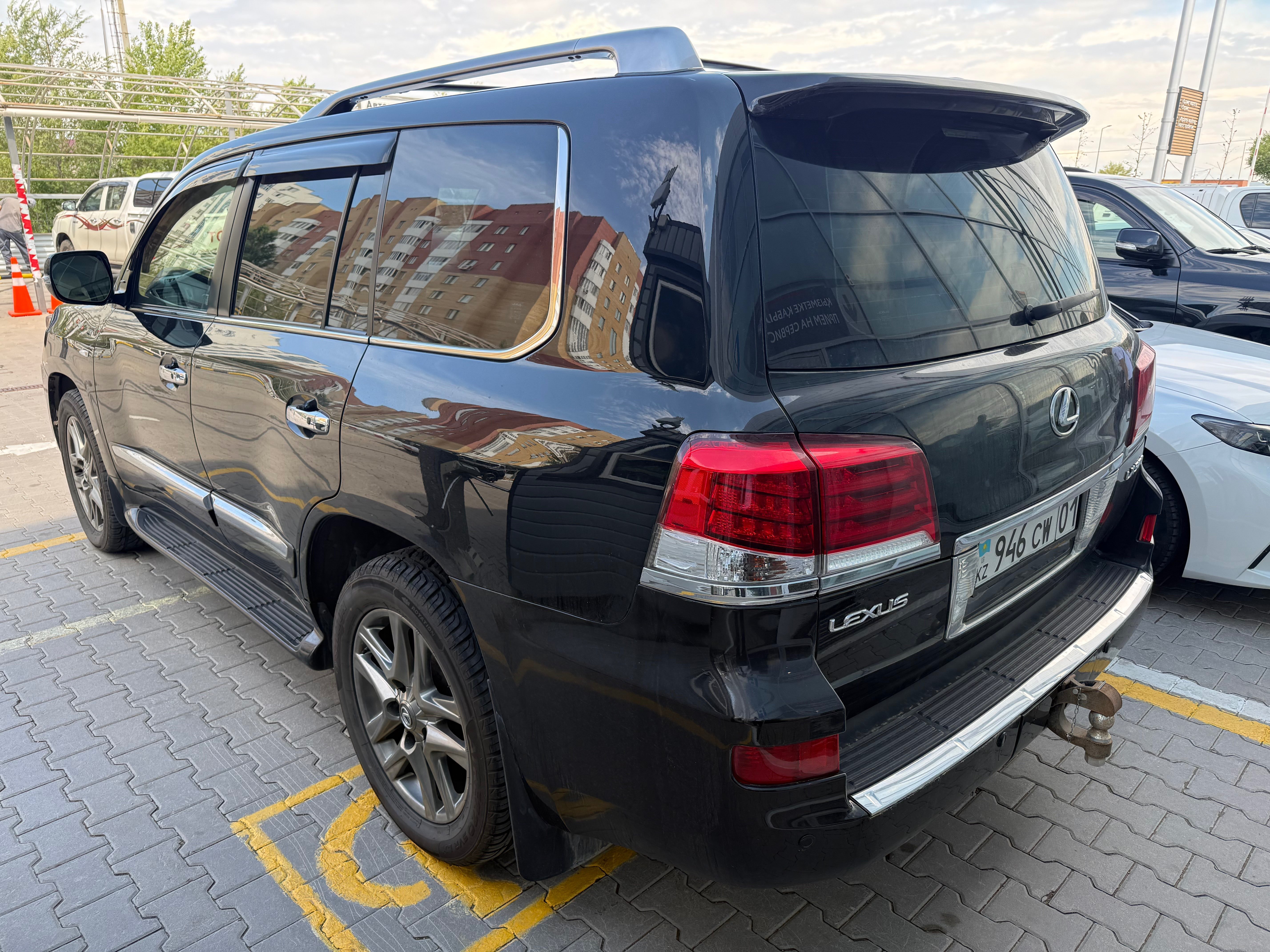 Lexus LX 2011