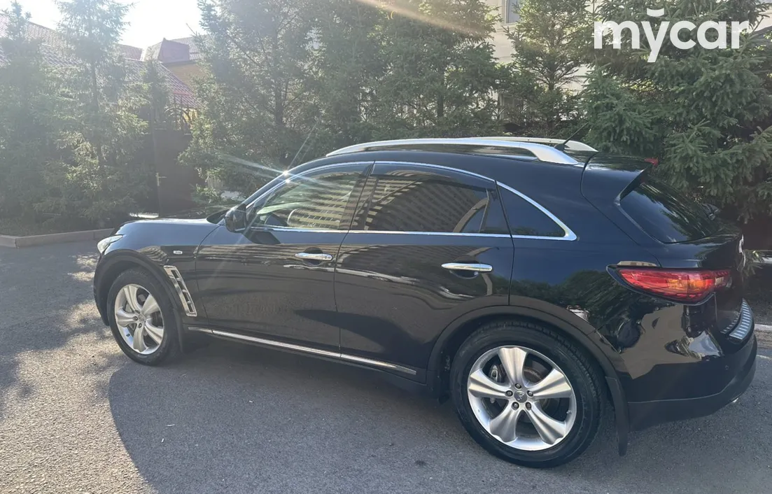 Infiniti FX 2011