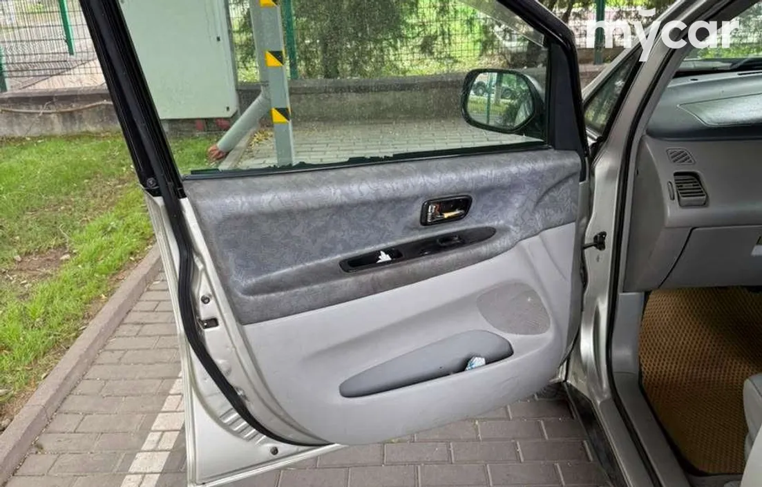 Toyota Nadia 1998