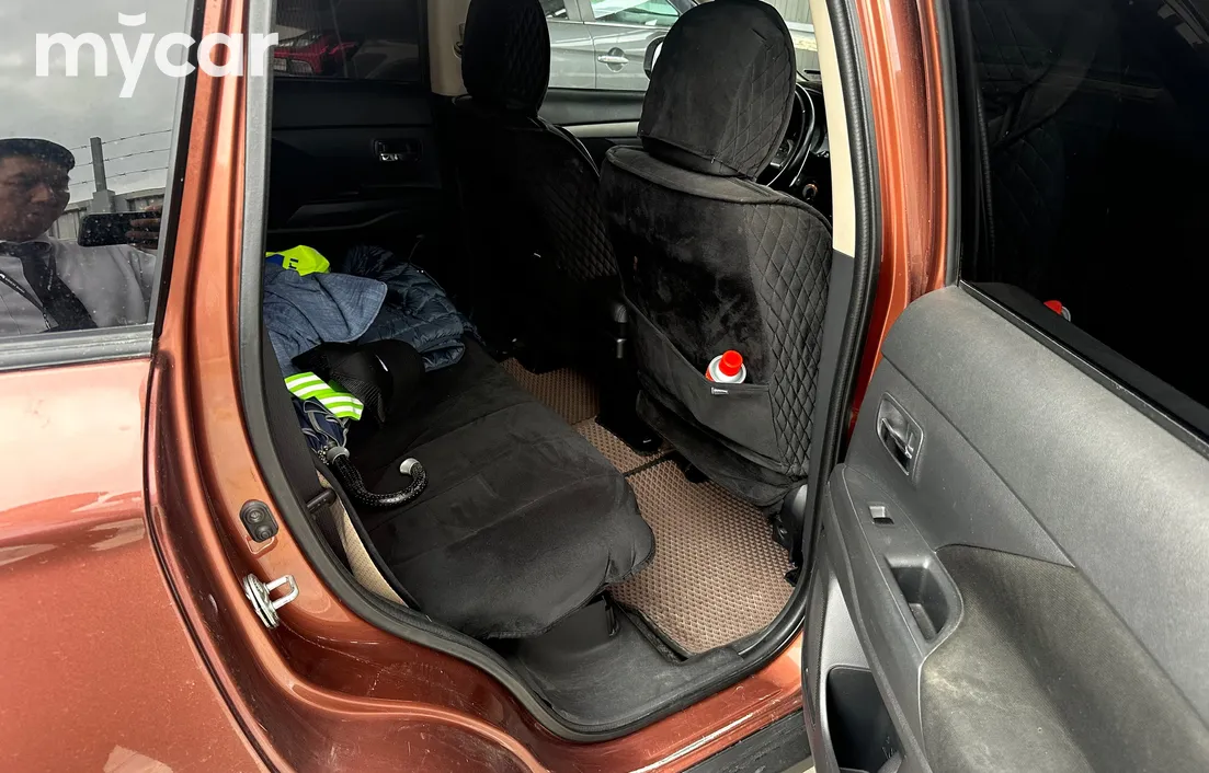 Mitsubishi Outlander 2012