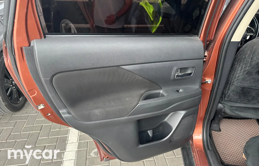 Mitsubishi Outlander 2012