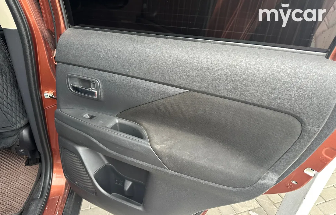 Mitsubishi Outlander 2012