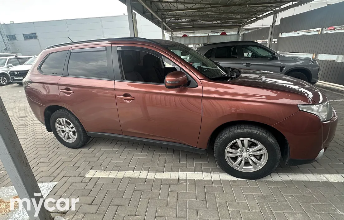 Mitsubishi Outlander 2012