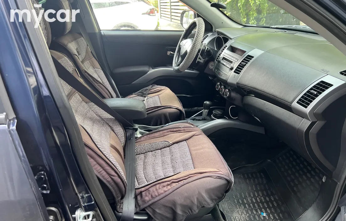Mitsubishi Outlander 2010