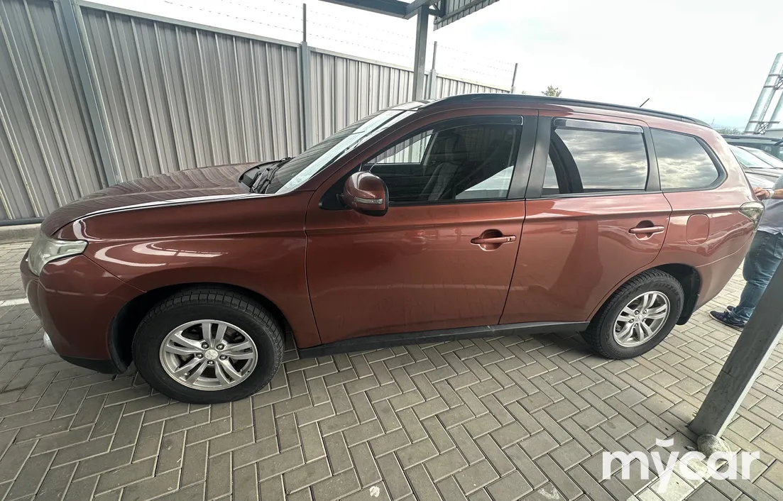 Mitsubishi Outlander 2012
