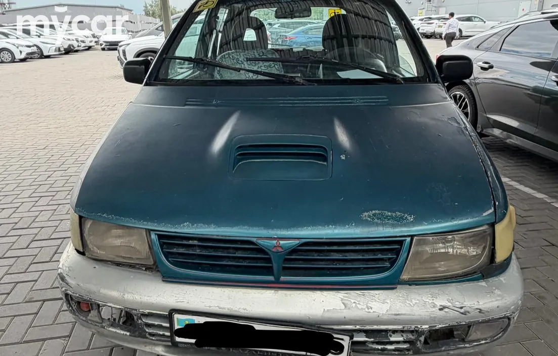Mitsubishi Space Runner 1995