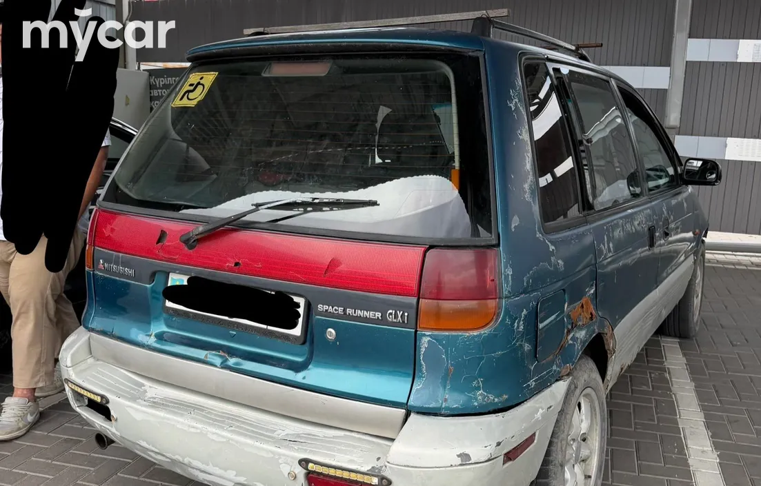 Mitsubishi Space Runner 1995