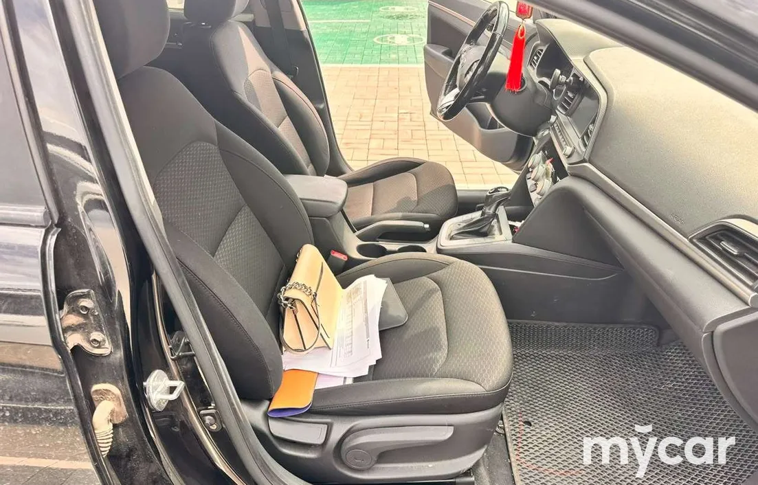 Hyundai Elantra 2018