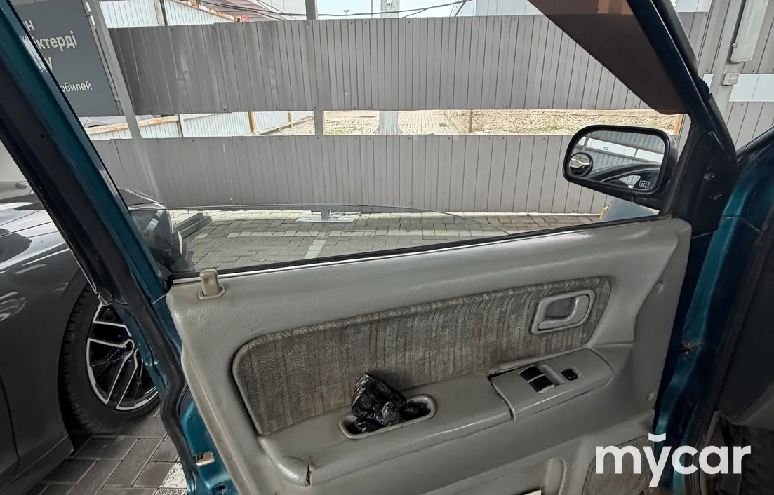 Mitsubishi Space Runner 1995