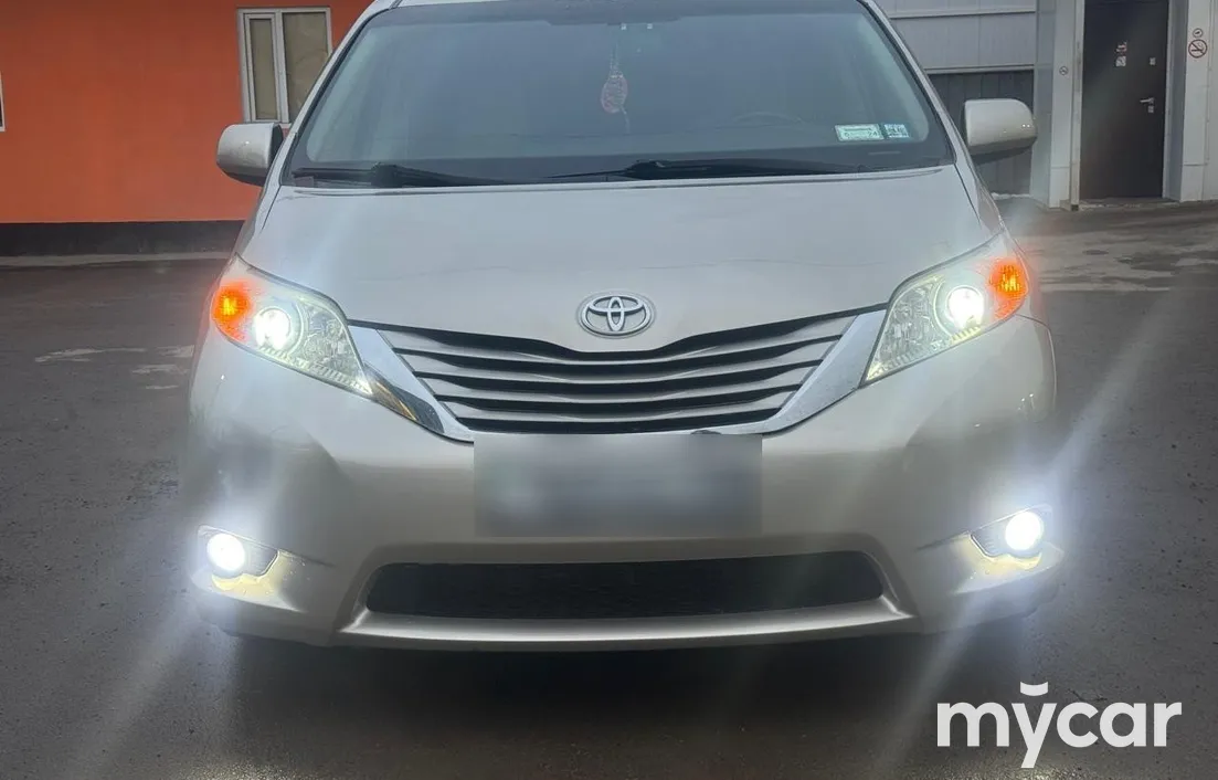 Toyota Sienna 2015