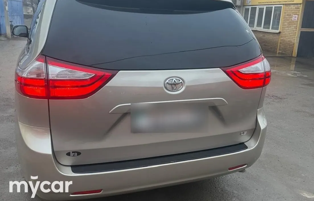 Toyota Sienna 2015