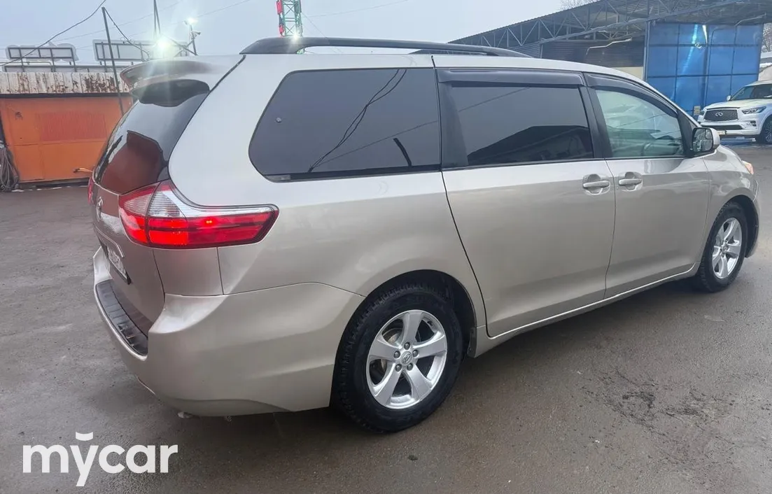 Toyota Sienna 2015