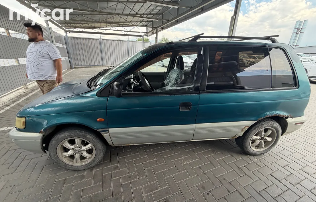 Mitsubishi Space Runner 1995