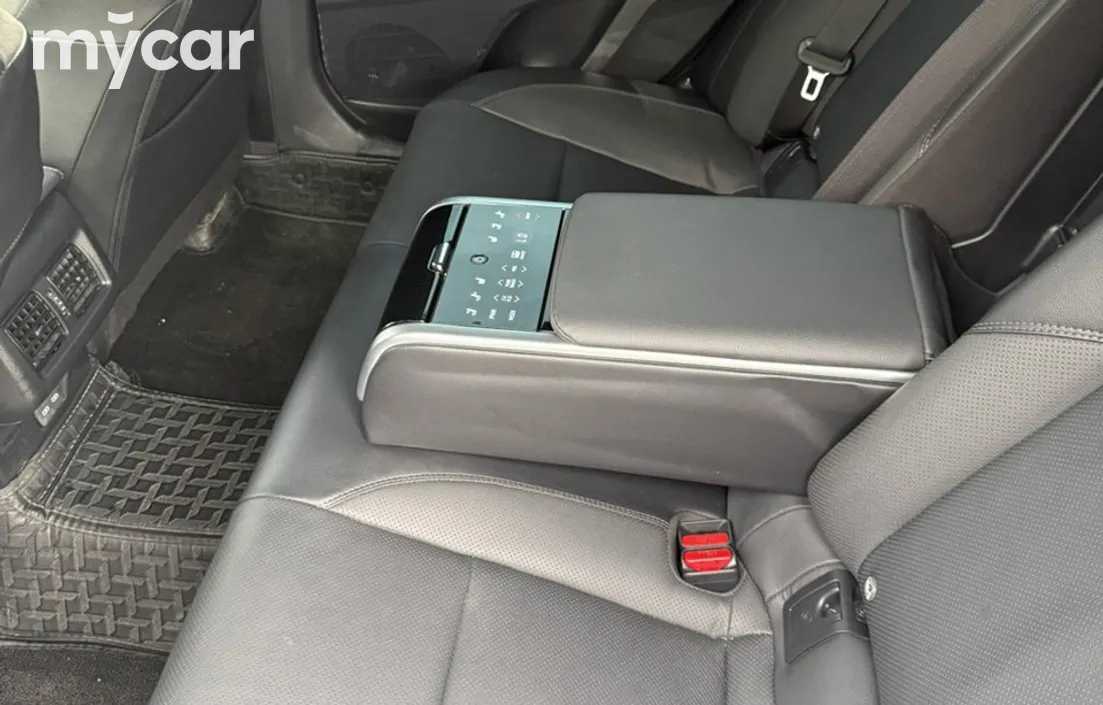 Toyota Camry 2025