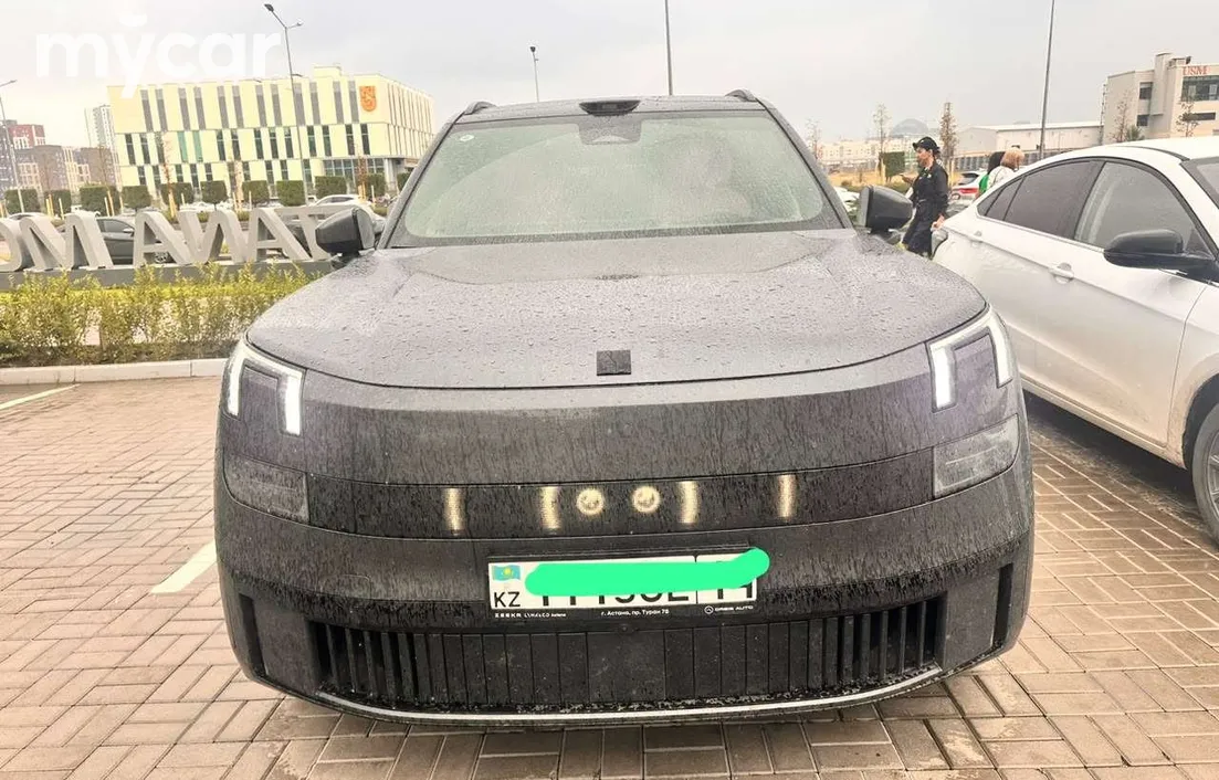 Lynk & Co 900 2025