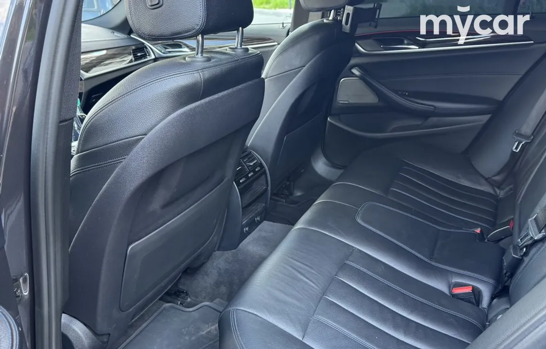 BMW 5 серия 2017