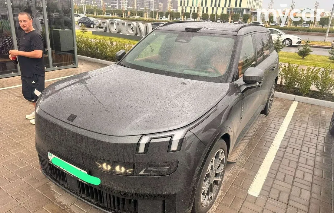 Lynk & Co 900 2025