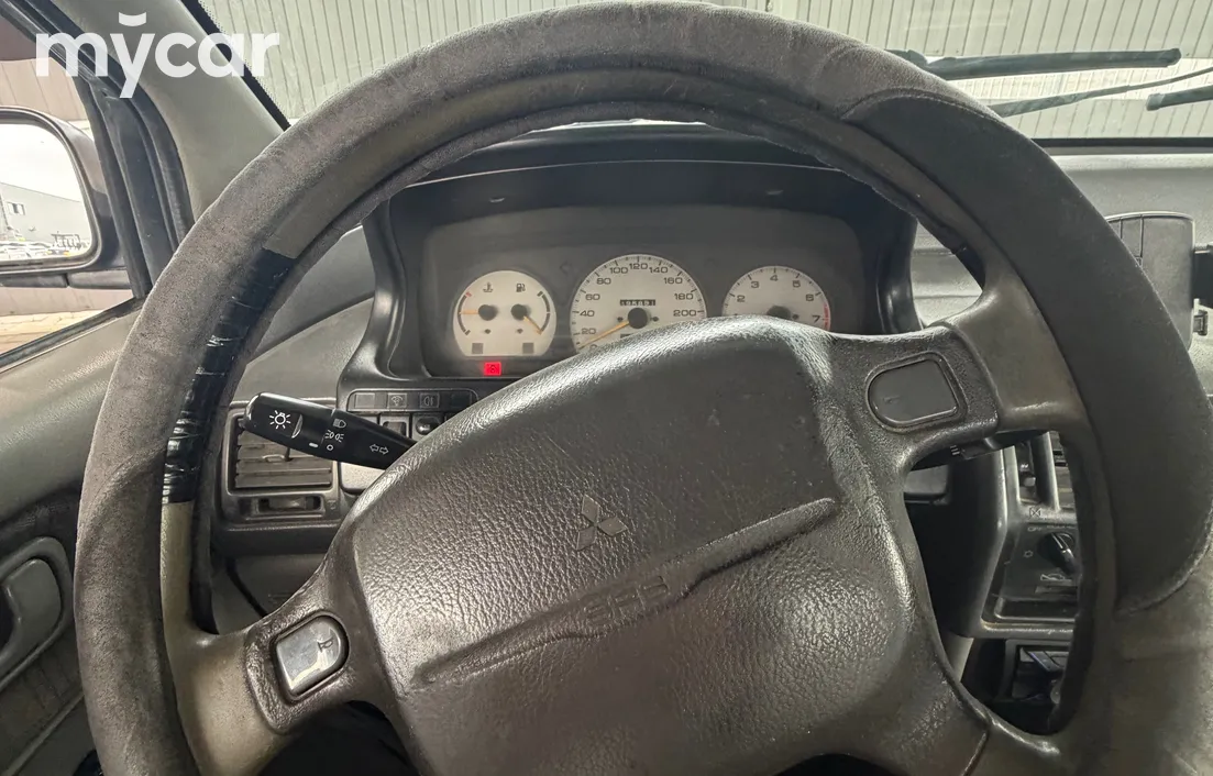 Mitsubishi Space Runner 1995