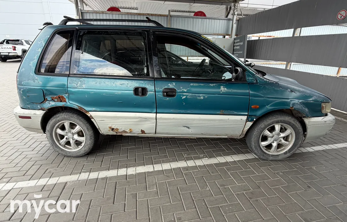 Mitsubishi Space Runner 1995