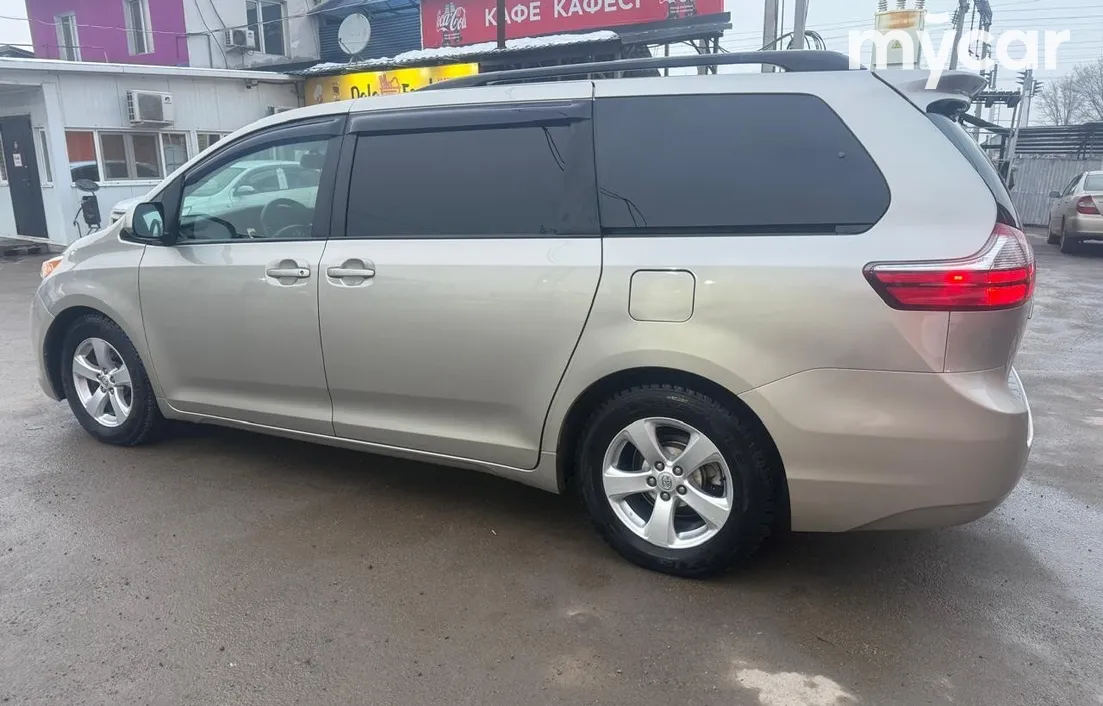 Toyota Sienna 2015