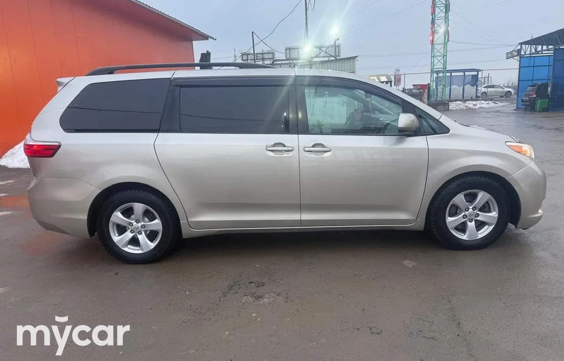 Toyota Sienna 2015