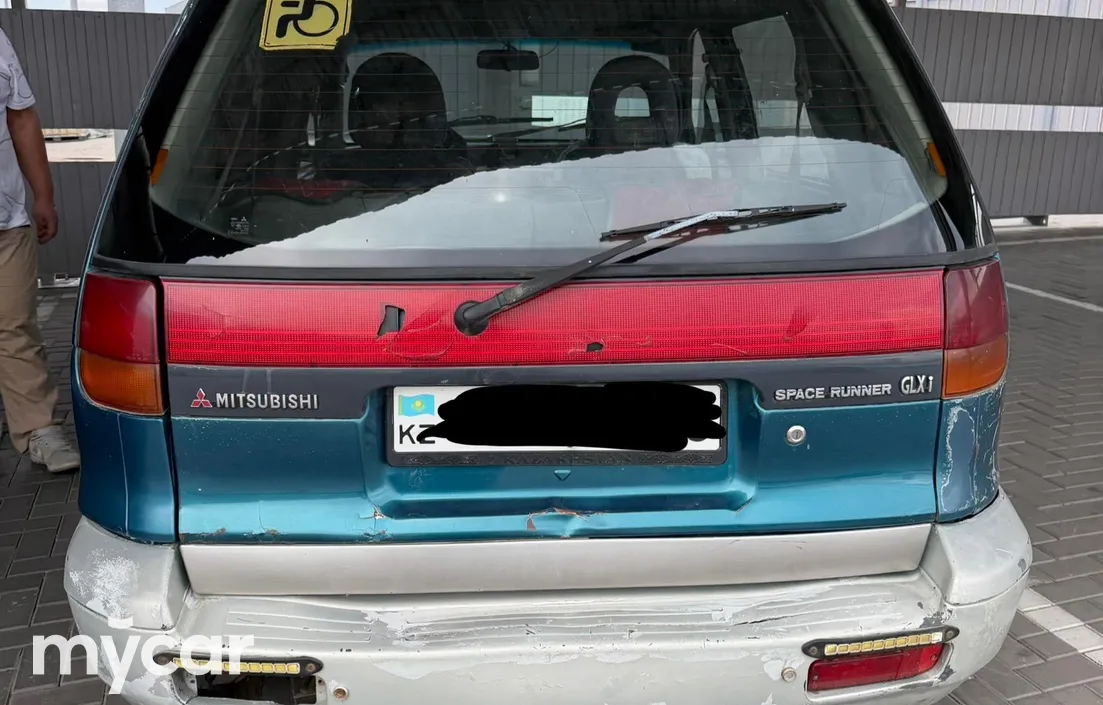Mitsubishi Space Runner 1995