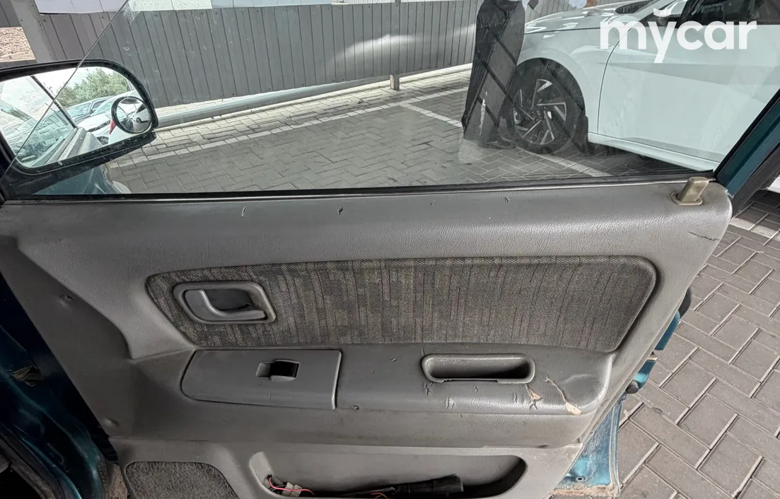 Mitsubishi Space Runner 1995