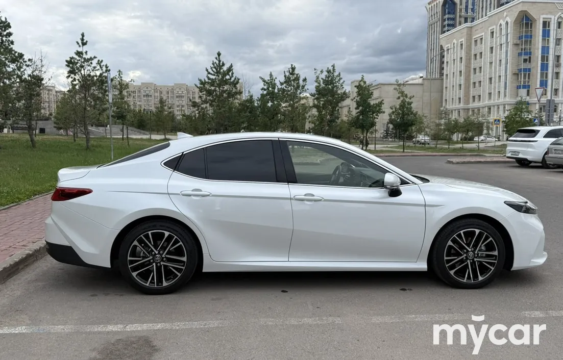 Toyota Camry 2025