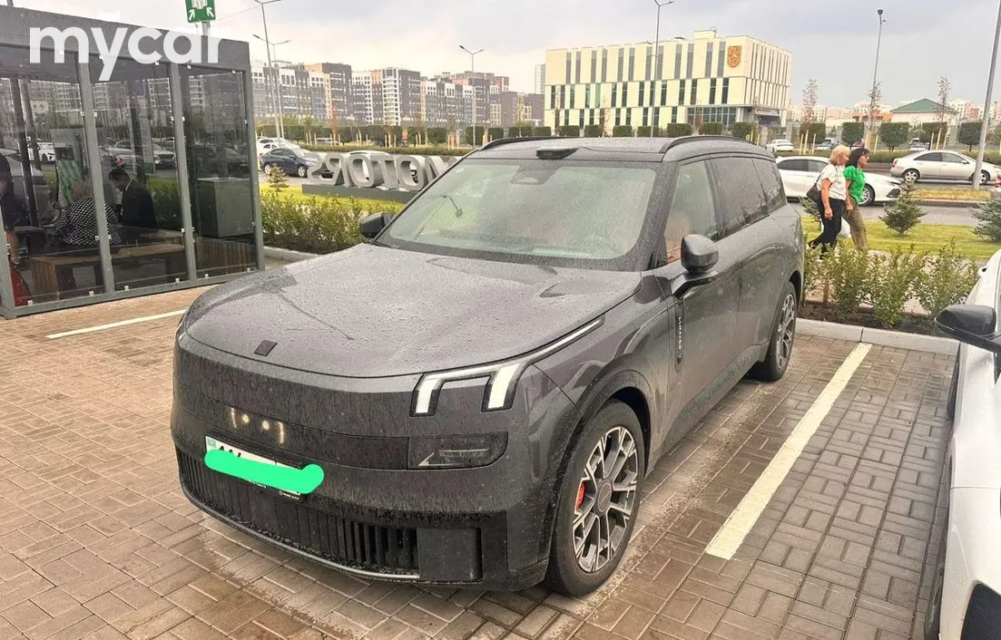 Lynk & Co 900 2025