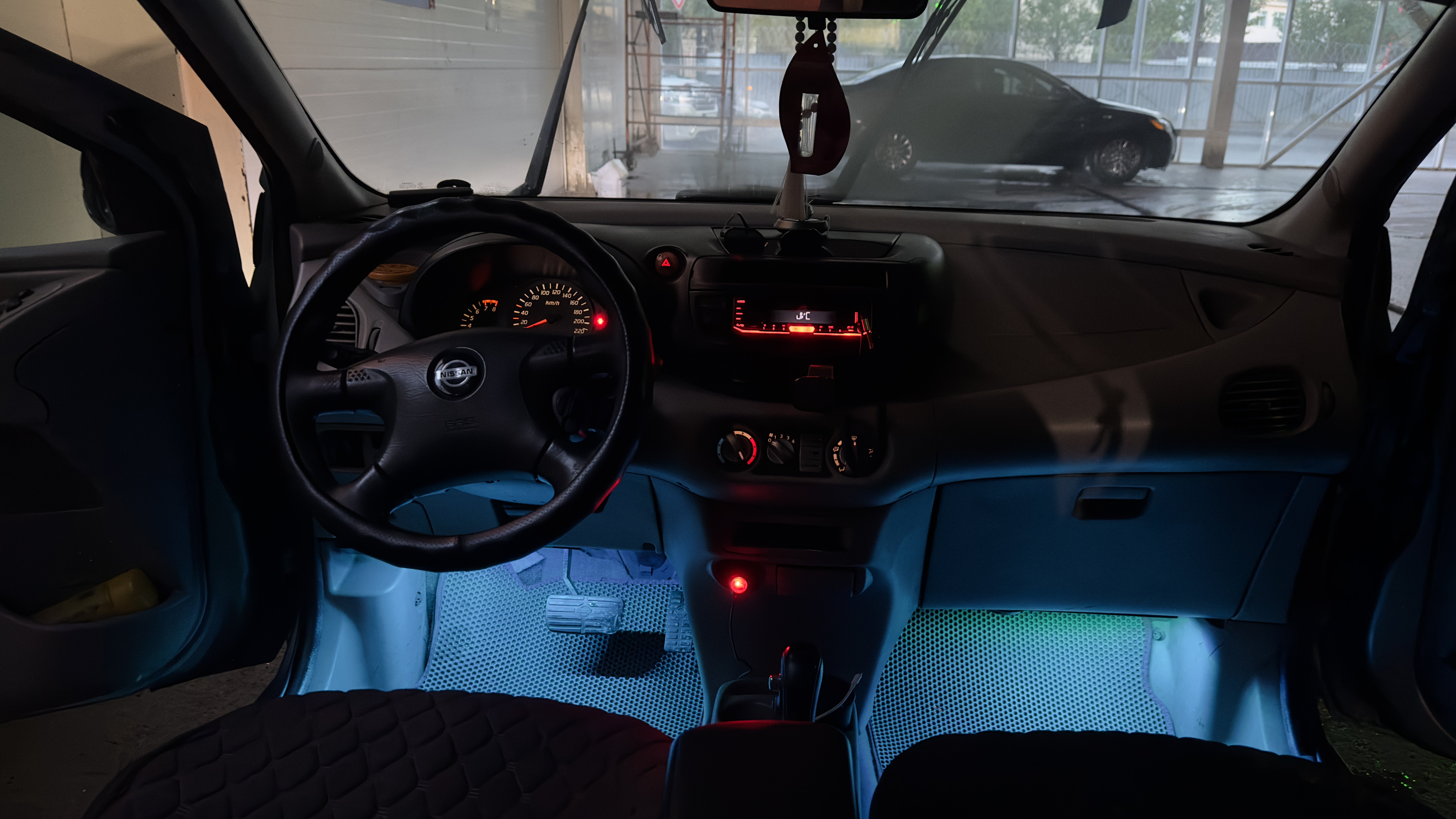 Nissan Almera Tino 2002
