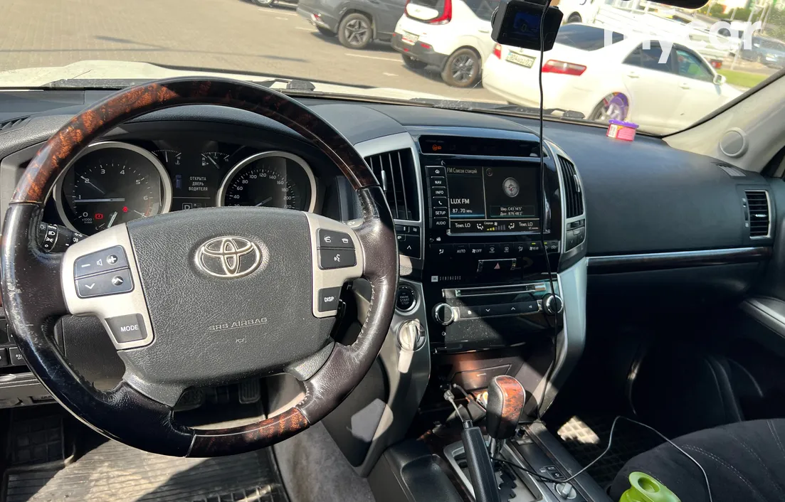 Toyota Land Cruiser 2012