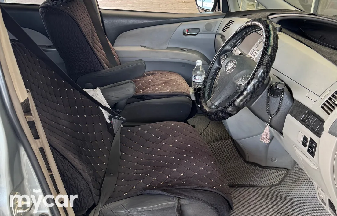Toyota Estima 2006