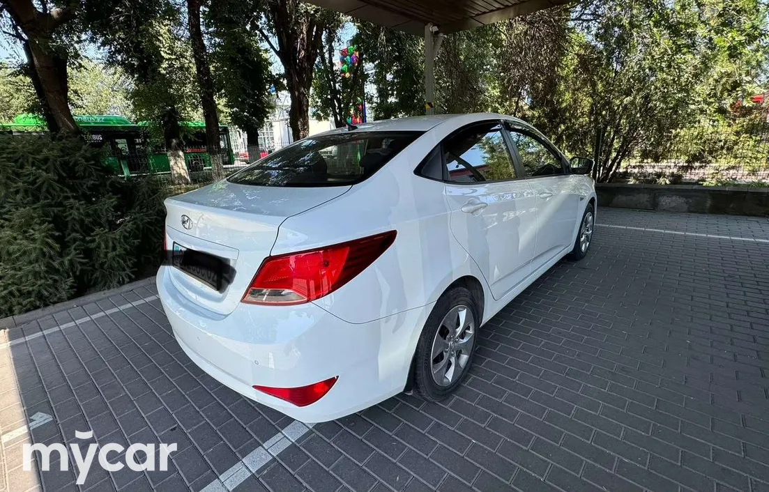 Hyundai Accent 2015