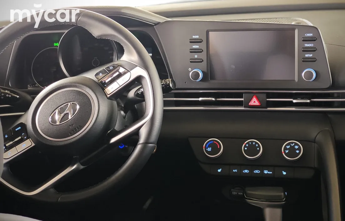 Hyundai Elantra 2022