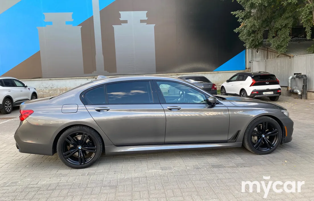 BMW 7 серия 2015