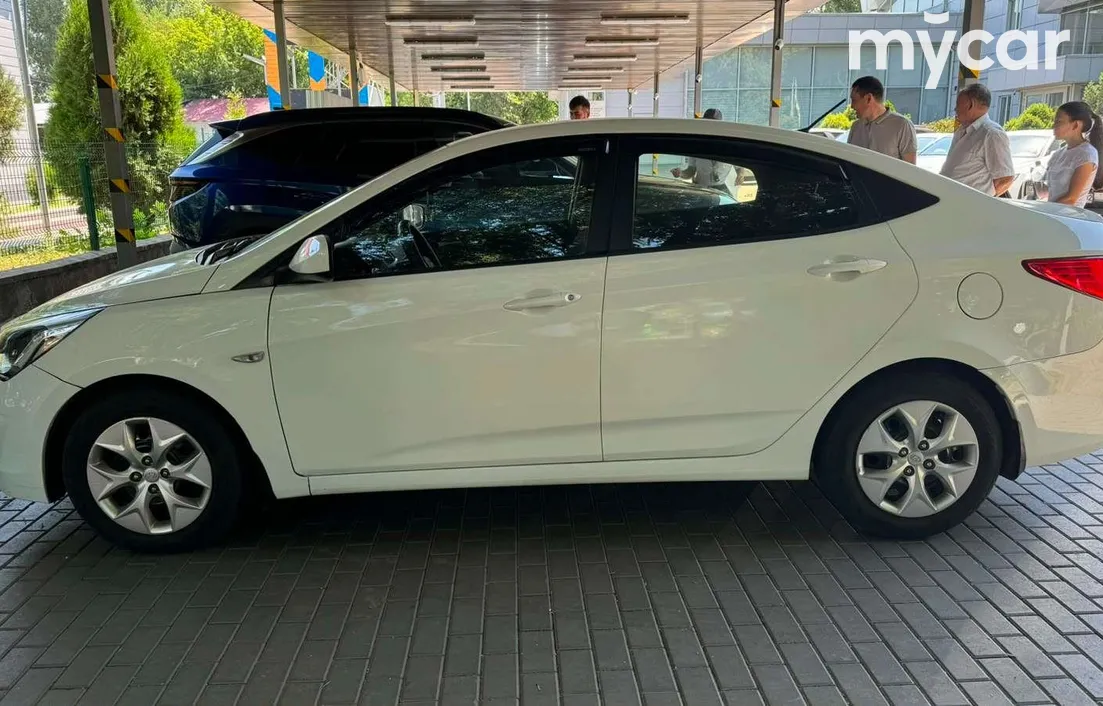 Hyundai Accent 2015