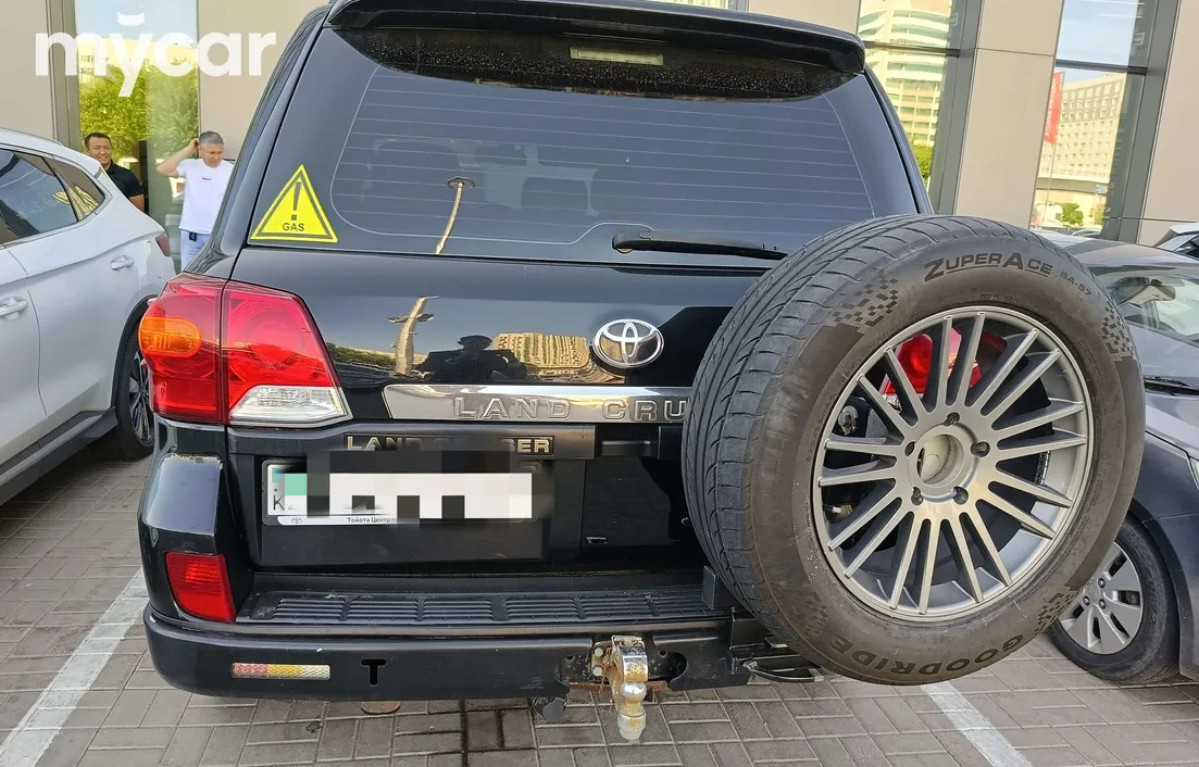 Toyota Land Cruiser 2011