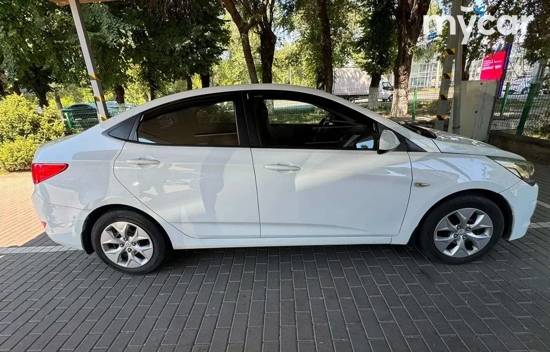 Hyundai Accent 2015