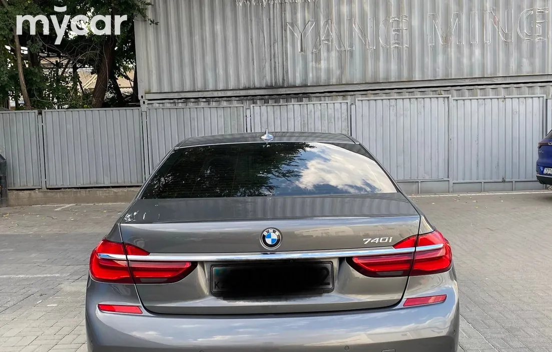 BMW 7 серия 2015