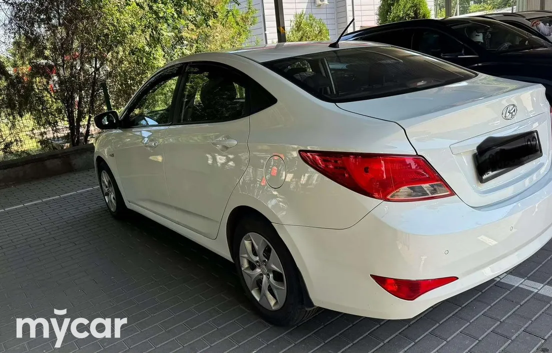 Hyundai Accent 2015