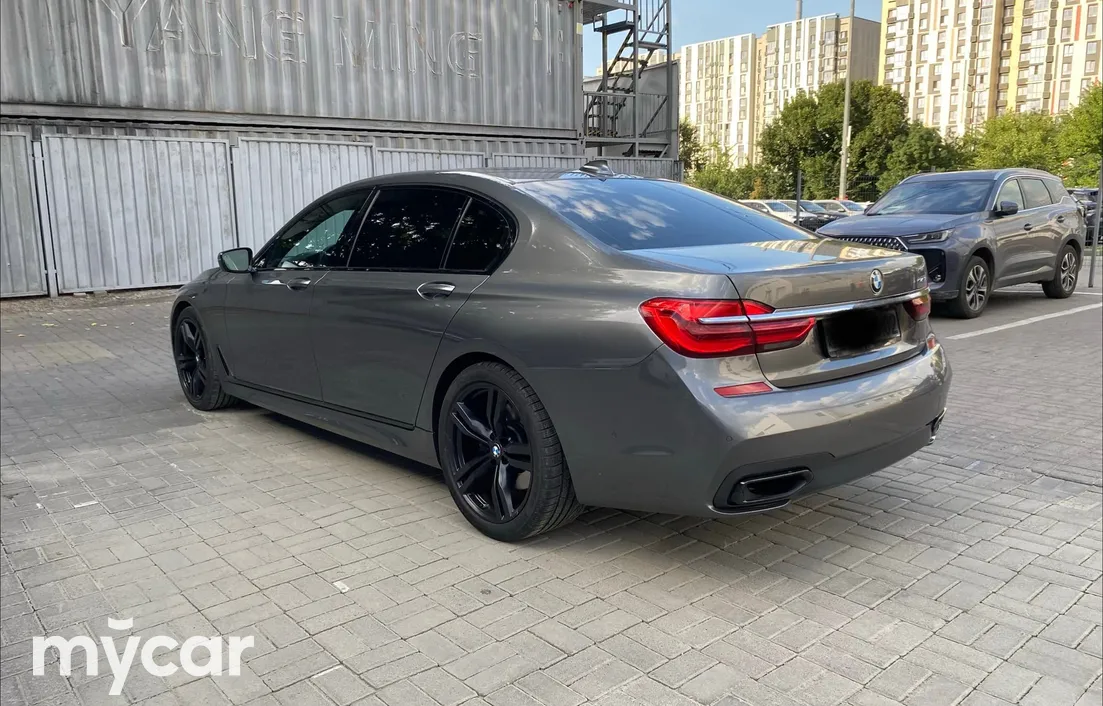 BMW 7 серия 2015