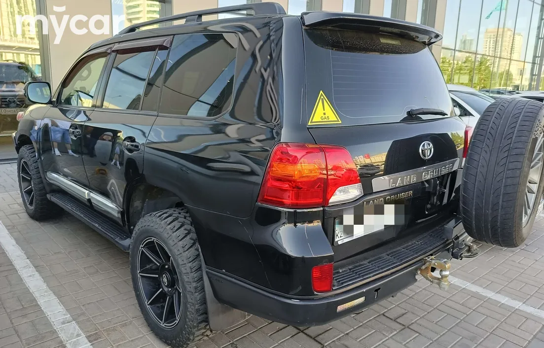 Toyota Land Cruiser 2011