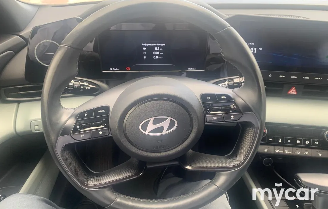 Hyundai Elantra 2024