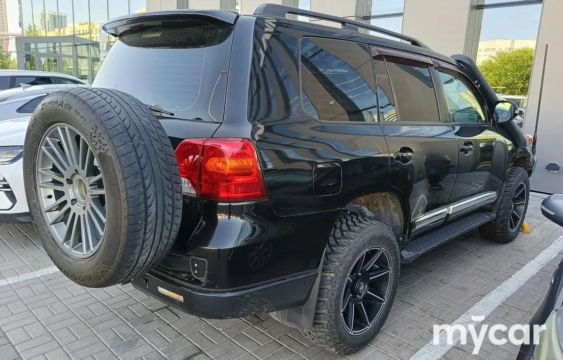 Toyota Land Cruiser 2011