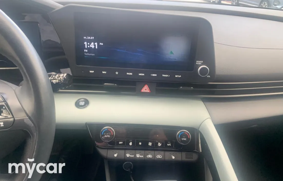 Hyundai Elantra 2024
