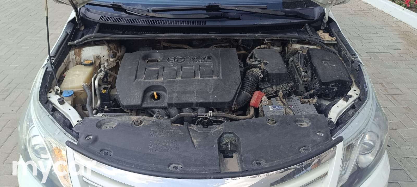 Toyota Avensis 2013