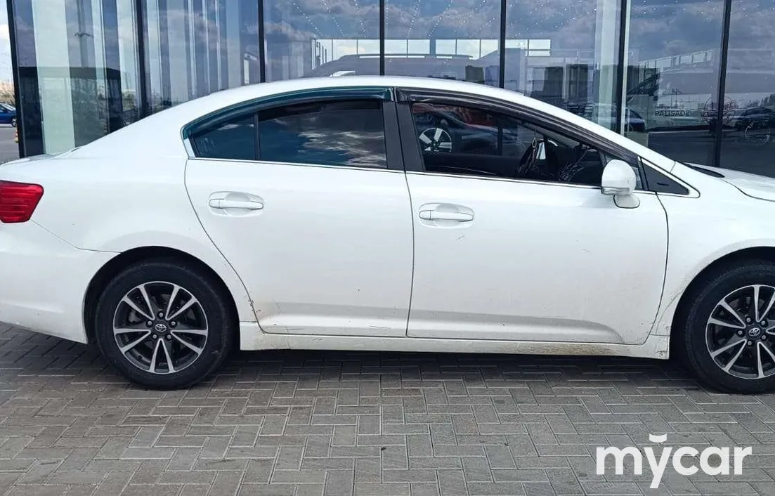 Toyota Avensis 2013