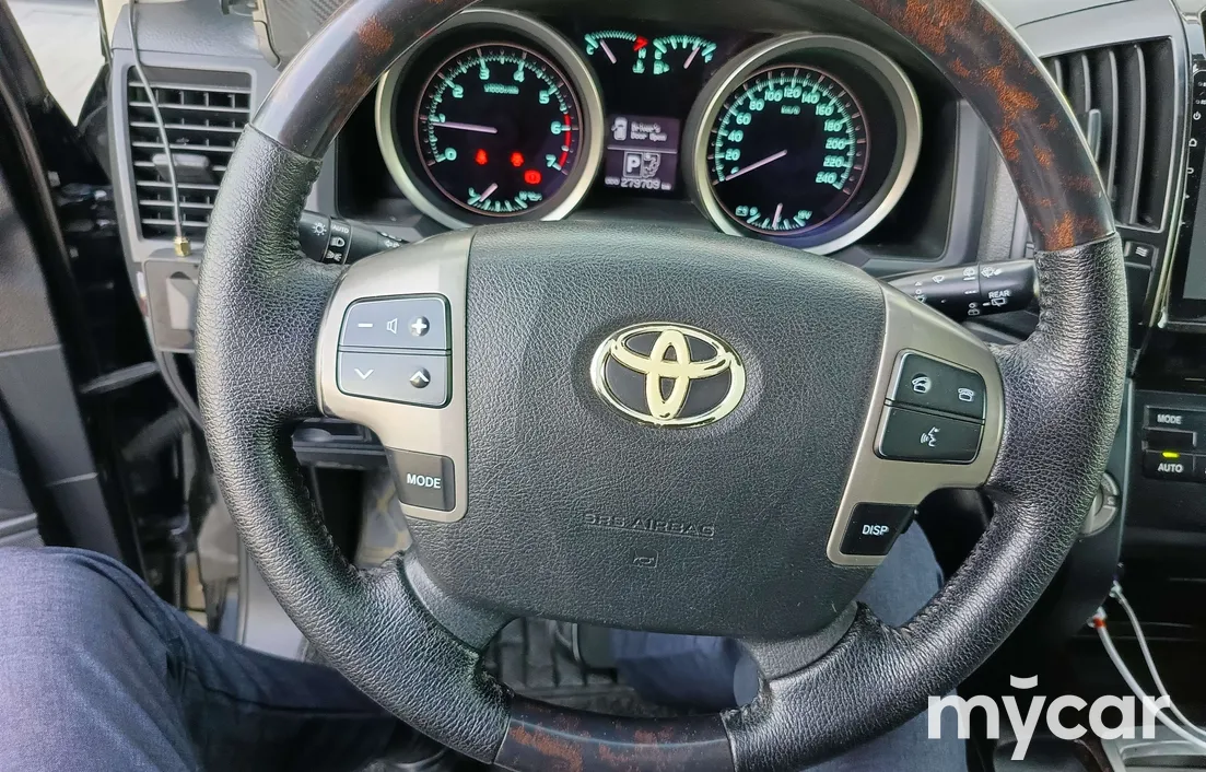 Toyota Land Cruiser 2011