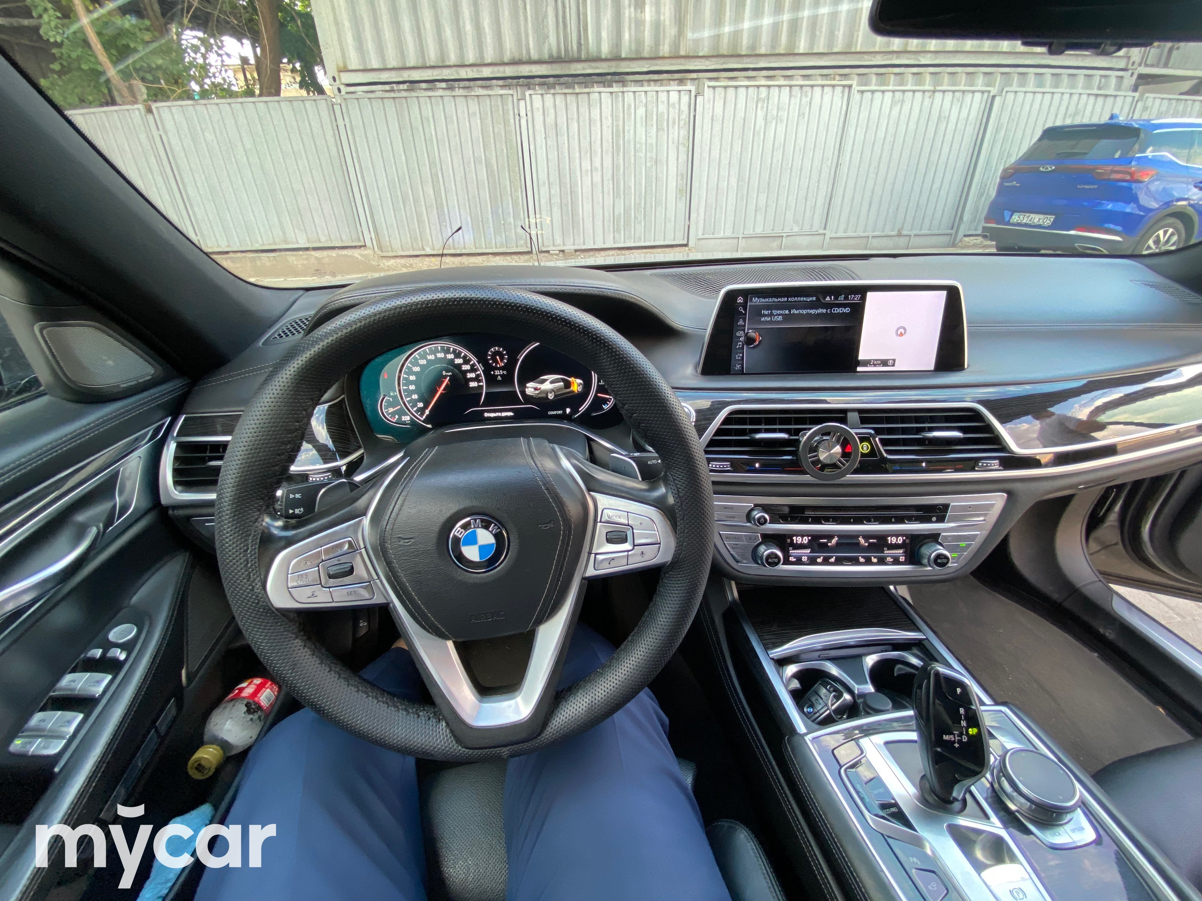 BMW 7 серия 2015