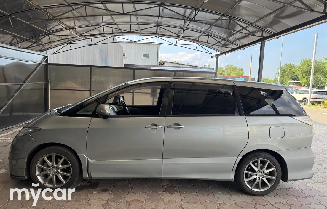 Toyota Estima 2006
